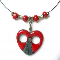 Collier cœur rouge et noir flamboyant