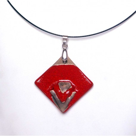 Collier chic losange rouge vif