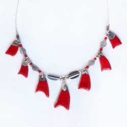 Collier rouge  élégant et lumineux