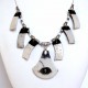 Collier chic fantaisie en blanc et noir