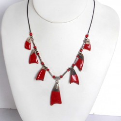 Collier rouge chic et éclatant