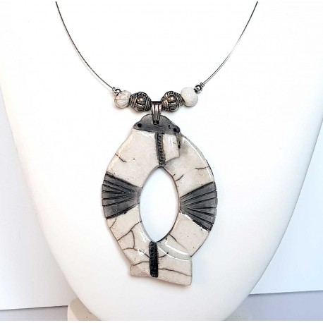 Collier blanc en raku original  tendance chic