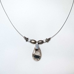Collier goutte blancheur délicate