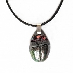 Collier artisanal scarabée brillant en raku