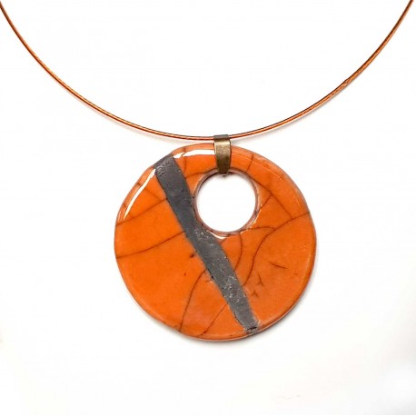 Collier lumineux au grand médaillon orange raku