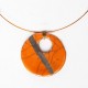 Collier lumineux au grand médaillon orange raku