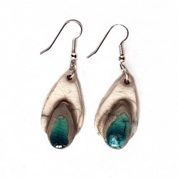 Boucles d'oreilles légeres gouttes en blanc et turquoise