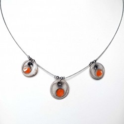 Collier artisanal chic fin et léger blanc et orange