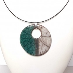 Collier au grand médaillon rond bleu turquoise raku