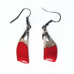 Petites boucles d'oreilles artisanales rouges éclatantes