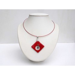 Collier rouge chic léger et lumineux