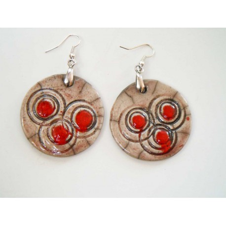 Boucles d'oreilles rondeurs aux points rouges