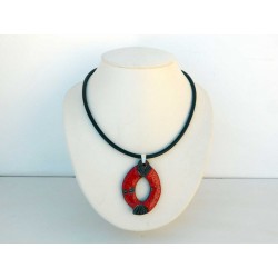 Collier chic et  eclatant rouge et noir