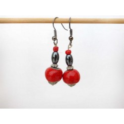 Boucles d'oreilles écarlates rouges et noires