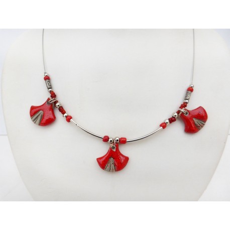 Collier aux trois éventails rouge  fin et léger 