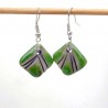 Petites boucles d'oreilles vertes légères